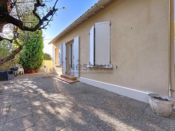 Maison Orange , Garage, Jardin