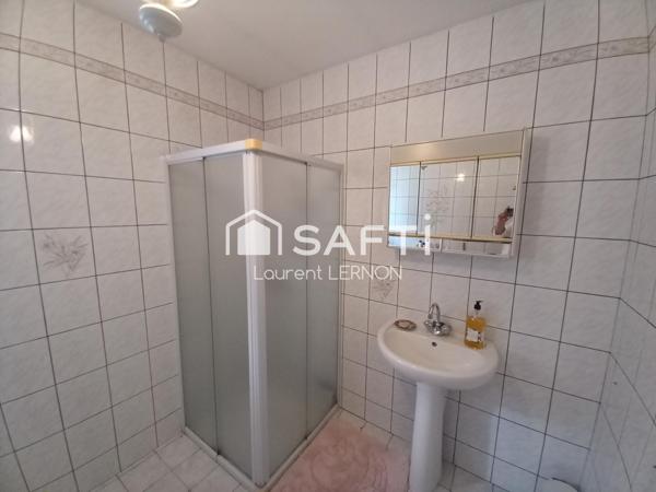 MAISON DE CAMPAGNE AU BORD DE L'EAU