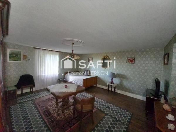 MAISON DE CAMPAGNE AU BORD DE L'EAU