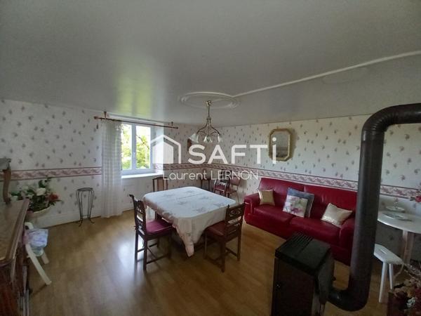 MAISON DE CAMPAGNE AU BORD DE L'EAU