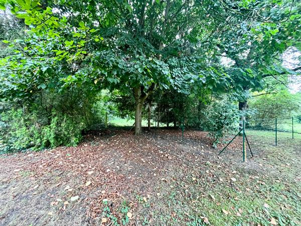 TERRAIN A BATIR ERAGNY - 690m² €200 000 ** - Référence 5790