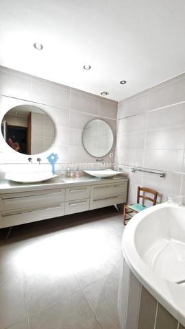 Maison
                                                                                                                                                                                                                                                                                                                        5 pièce(s)                                                                                                                                                                                                          3 chambre(s)                                                                                                                                                                                                          120  m²