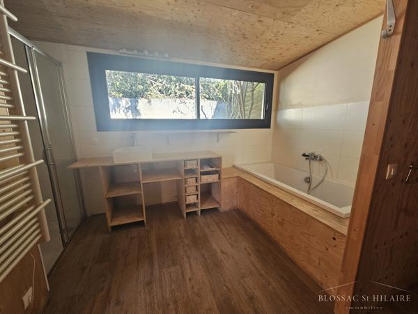 POITIERS CASSETTE, Maison T3/4 d'environ 118 m² avec garage et jardin