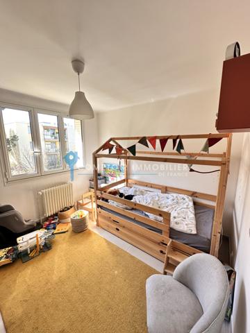 Appartement
                                                                                                                                                                                                                                                                                                                        3 pièce(s)                                                                                                                                                                                                          2 chambre(s)                                                                                                                                                                                                          63  m²