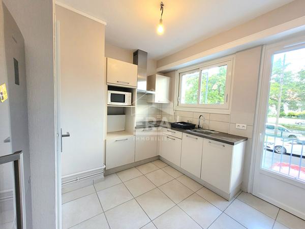 LOCATION MEUBLEE - PAU - Secteur Allées de Morlaàs : Appartement T3 de 68 m²  dans une résidence calme avec balcon et parking