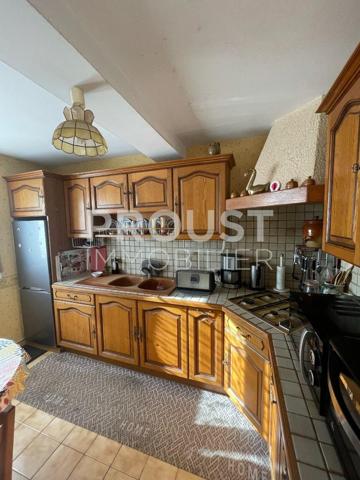 Viager, quartier quai métayer, maison mitoyenne, 3 chambres, jardin , garage.