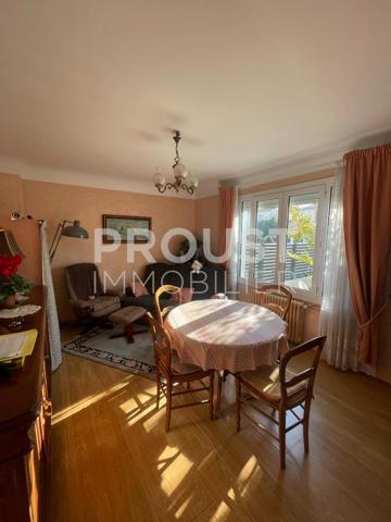 Viager, quartier quai métayer, maison mitoyenne, 3 chambres, jardin , garage.