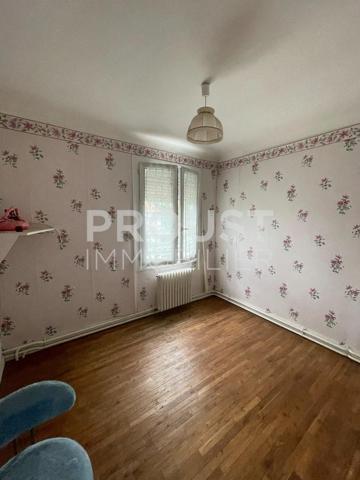 Viager, quartier quai métayer, maison mitoyenne, 3 chambres, jardin , garage.