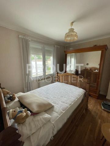 Viager, quartier quai métayer, maison mitoyenne, 3 chambres, jardin , garage.