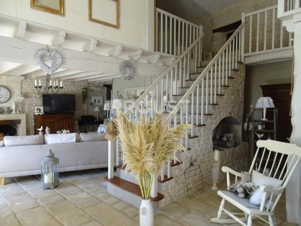 magnifique maison en pierre avec 5 chambres, piscine, terrain de 7600 m². secteur sud de niort.