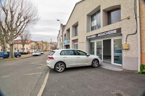 Location Local commercial 3 pièces 150 m2 à Saint-Chamond