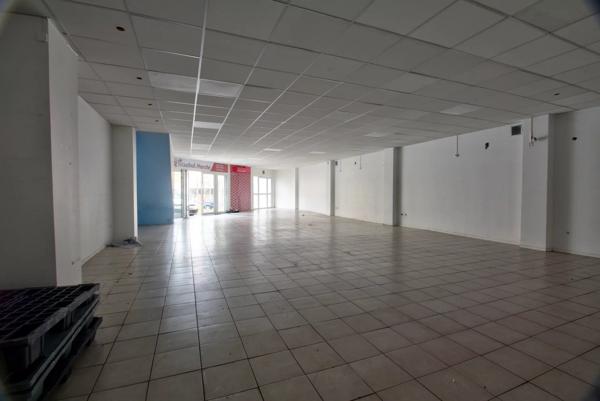 Location Local commercial 3 pièces 150 m2 à Saint-Chamond
