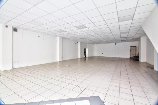 Location Local commercial 3 pièces 150 m2 à Saint-Chamond