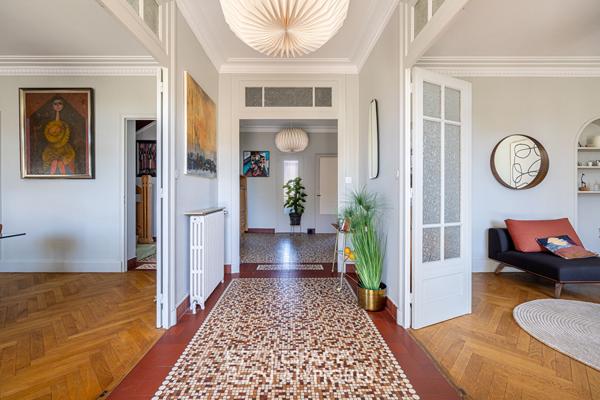 Maison Art Déco à deux pas de la place du marché