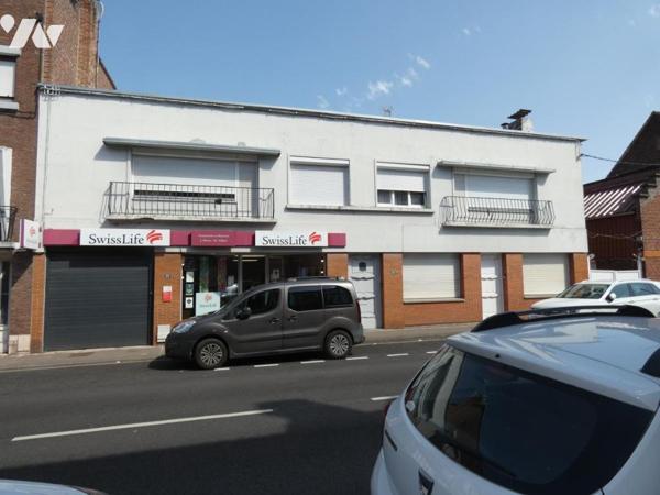 Comines immeube de rapport comprenant 3 appartements , une surface commerciale et un hangar