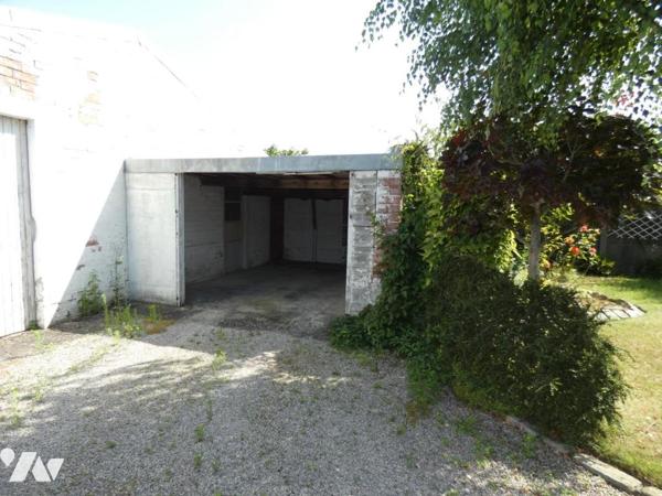Comines immeube de rapport comprenant 3 appartements , une surface commerciale et un hangar