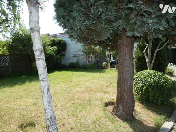 Comines immeube de rapport comprenant 3 appartements , une surface commerciale et un hangar