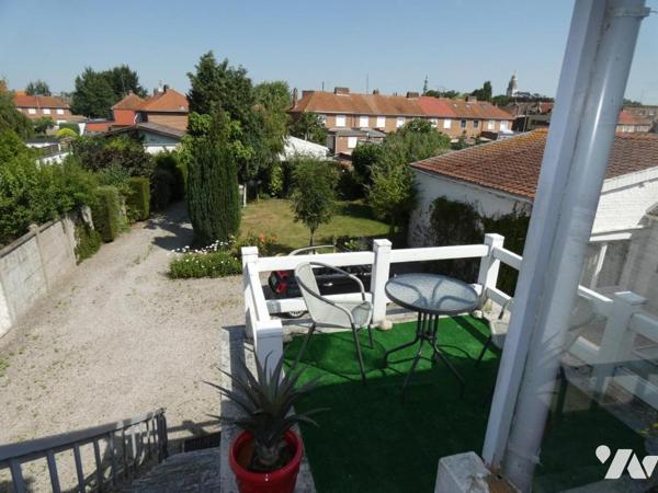 Comines immeube de rapport comprenant 3 appartements , une surface commerciale et un hangar