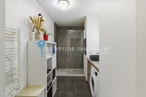 Appartement
                                                                                                                                                                                                                                                                                                                        3 pièce(s)                                                                                                                                                                                                          2 chambre(s)                                                                                                                                                                                                          70  m²