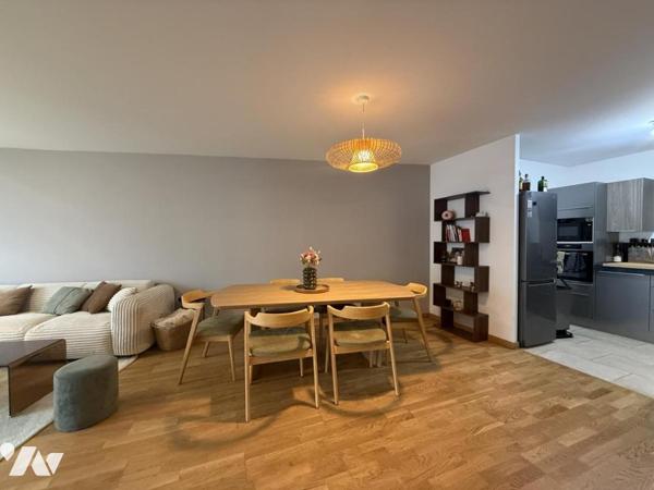 EXCLUSIVITE -REIMS rue de l'Ecu- T2 78,80m² + Loggia de 7m²-  Box fermé double