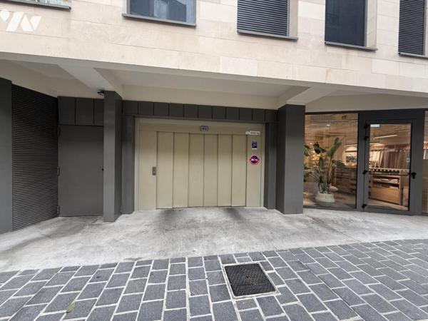 EXCLUSIVITE -REIMS rue de l'Ecu- T2 78,80m² + Loggia de 7m²-  Box fermé double
