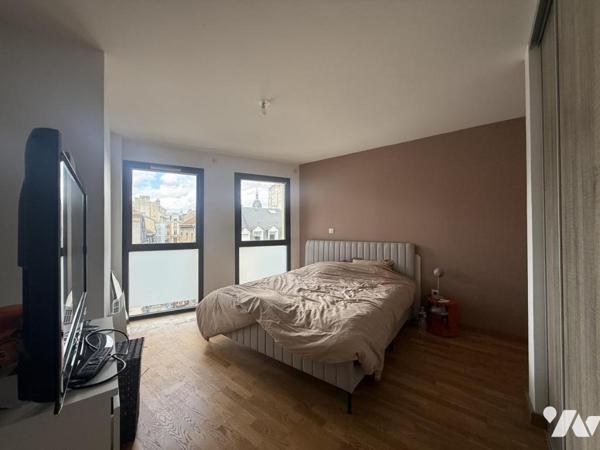 EXCLUSIVITE -REIMS rue de l'Ecu- T2 78,80m² + Loggia de 7m²-  Box fermé double