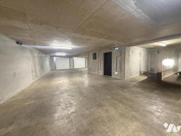 EXCLUSIVITE -REIMS rue de l'Ecu- T2 78,80m² + Loggia de 7m²-  Box fermé double