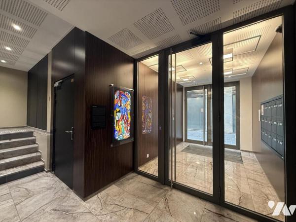 EXCLUSIVITE -REIMS rue de l'Ecu- T2 78,80m² + Loggia de 7m²-  Box fermé double