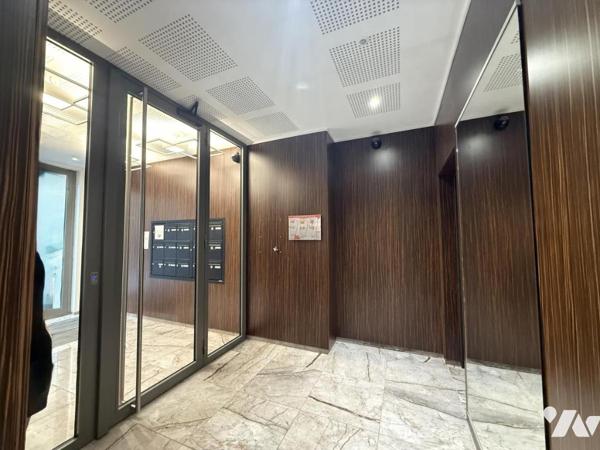 EXCLUSIVITE -REIMS rue de l'Ecu- T2 78,80m² + Loggia de 7m²-  Box fermé double
