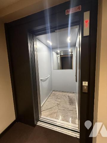 EXCLUSIVITE -REIMS rue de l'Ecu- T2 78,80m² + Loggia de 7m²-  Box fermé double