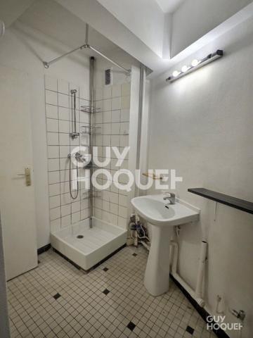 GRAND STUDIO DE 28m2 À RAFRAICHIR