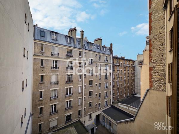 GRAND STUDIO DE 28m2 À RAFRAICHIR