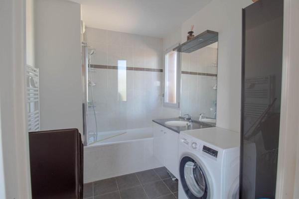 Appartement Lognes 4 pièce(s) 78 m2, 2 chambres, DERNIER ETAGE AVEC TERRASSES ET 2 PLACES DE STATIONNEMENT EN SOUS-SOL