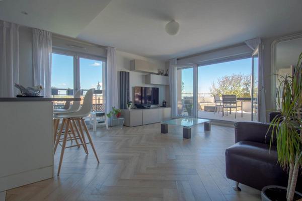 Appartement Lognes 4 pièce(s) 78 m2, 2 chambres, DERNIER ETAGE AVEC TERRASSES ET 2 PLACES DE STATIONNEMENT EN SOUS-SOL