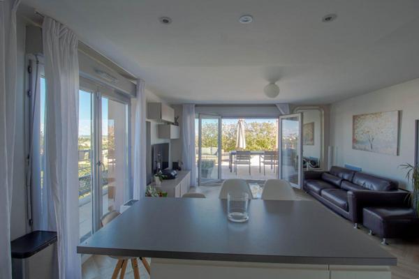 Appartement Lognes 4 pièce(s) 78 m2, 2 chambres, DERNIER ETAGE AVEC TERRASSES ET 2 PLACES DE STATIONNEMENT EN SOUS-SOL