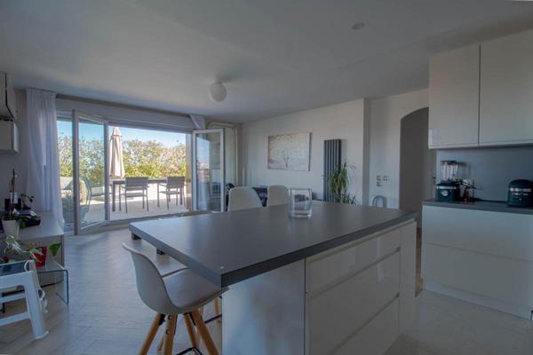 Appartement Lognes 4 pièce(s) 78 m2, 2 chambres, DERNIER ETAGE AVEC TERRASSES ET 2 PLACES DE STATIONNEMENT EN SOUS-SOL