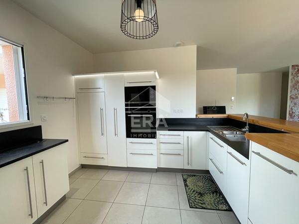 Maison familiale clé en main avec vérandas, garage et terrain piscinable