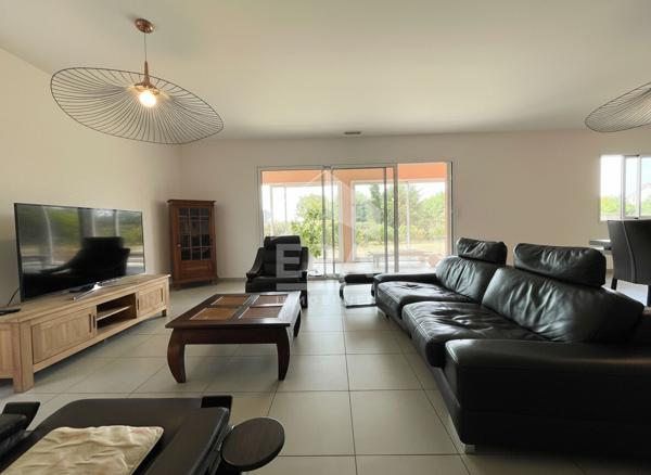 Maison familiale clé en main avec vérandas, garage et terrain piscinable