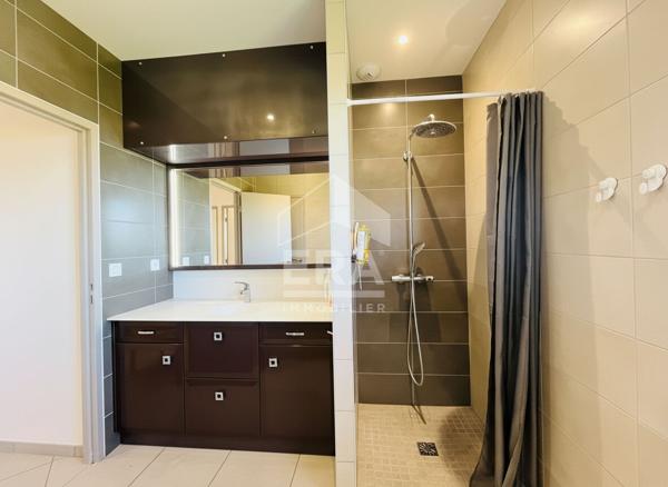 Maison familiale clé en main avec vérandas, garage et terrain piscinable