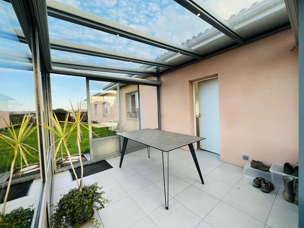 Maison familiale clé en main avec vérandas, garage et terrain piscinable