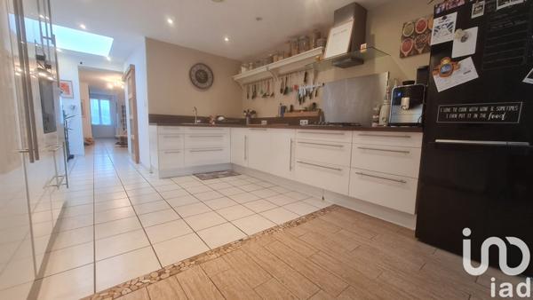 Maison 4 pièces de 105 m² à Halluin (59250)