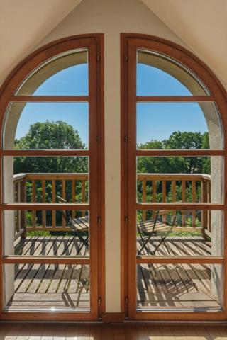 Maison à vendre 7 pièces ECHENEVEX (01)