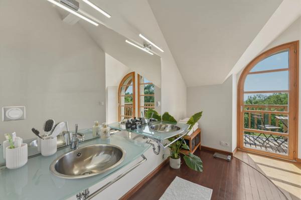 Maison à vendre 7 pièces ECHENEVEX (01)