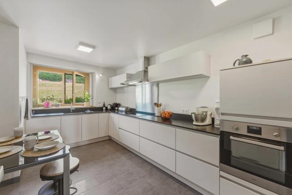 Maison à vendre 7 pièces ECHENEVEX (01)