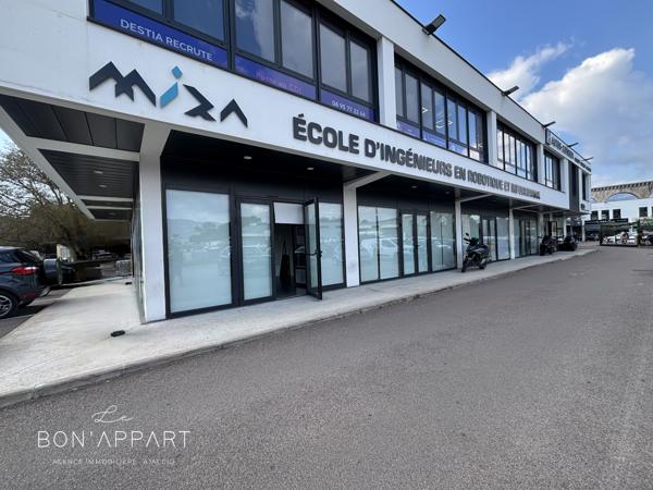Local commercial 338 m²