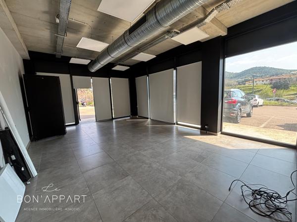 Local commercial 338 m²