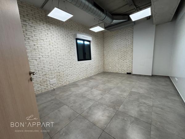 Local commercial 338 m²