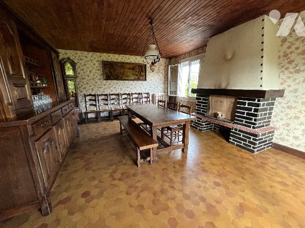 Jolie petite maison exposée Sud, située au calme, et proche des commodités avec 4 chambres.