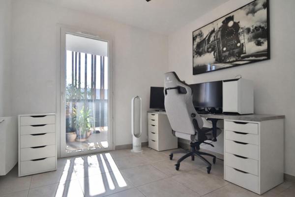 À VENDRE ! Appartement 2 chambres  Résidence récente avec ascenseur