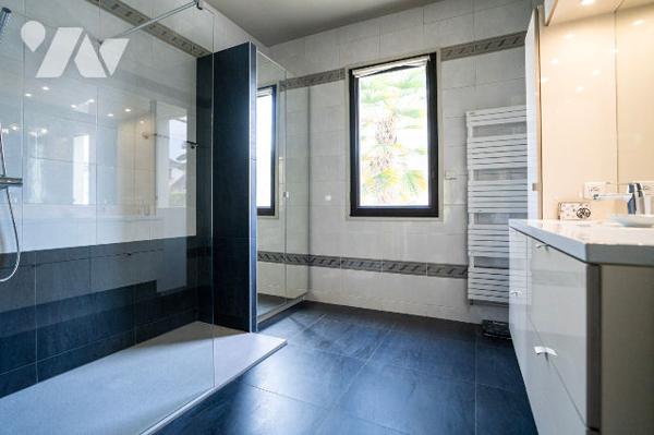 NOUVEAUTE - EXCLUSIVITE  - MAISON D'ARCHITECTE - LES LICES - BOURG L'EVEQUE - Métro Anatole France